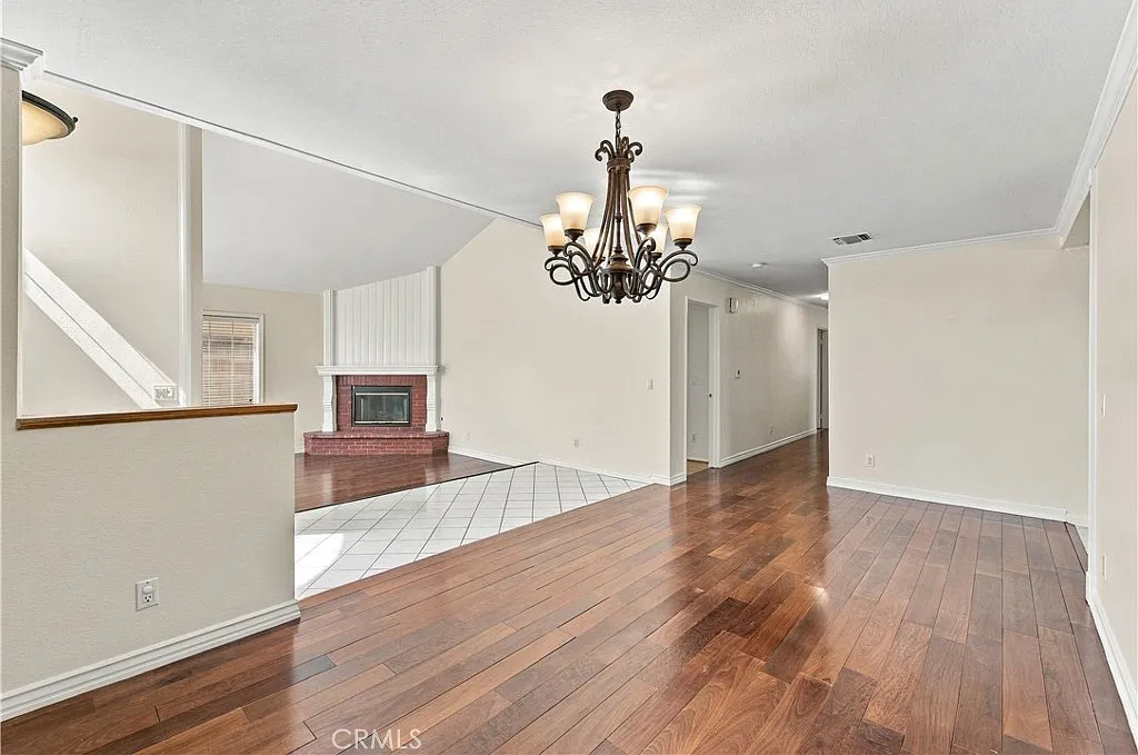 4 bed, 2075 sqft, $4,000 — Photo 2