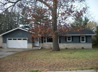 2206 Woodcrest Dr, Portage, WI 53901