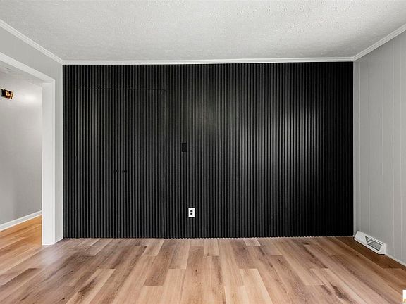 5th image of 98 Moss Way
