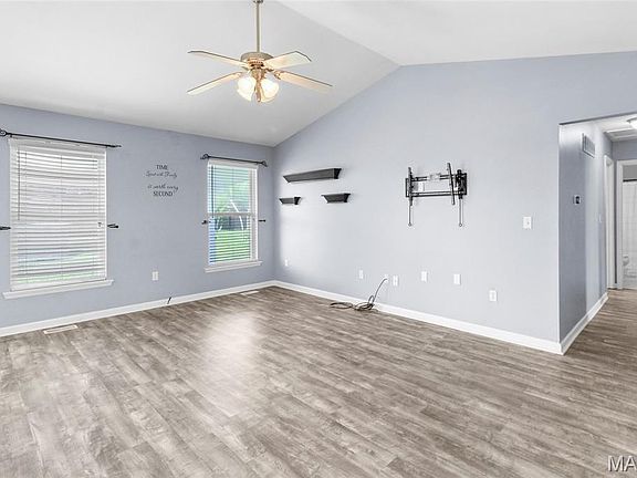 5th image of 2316 W Ridge Dr