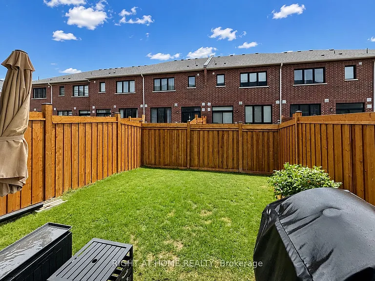 67 Milady Cres — Photo 17