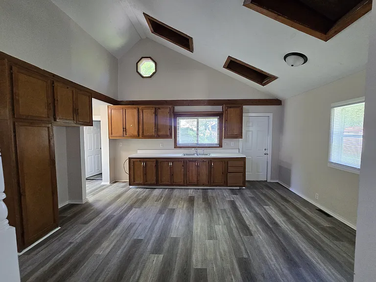 2019 Catalpa St — Photo 3