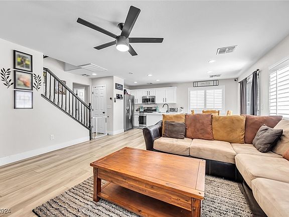 4th image of 8316 New Leaf Ave