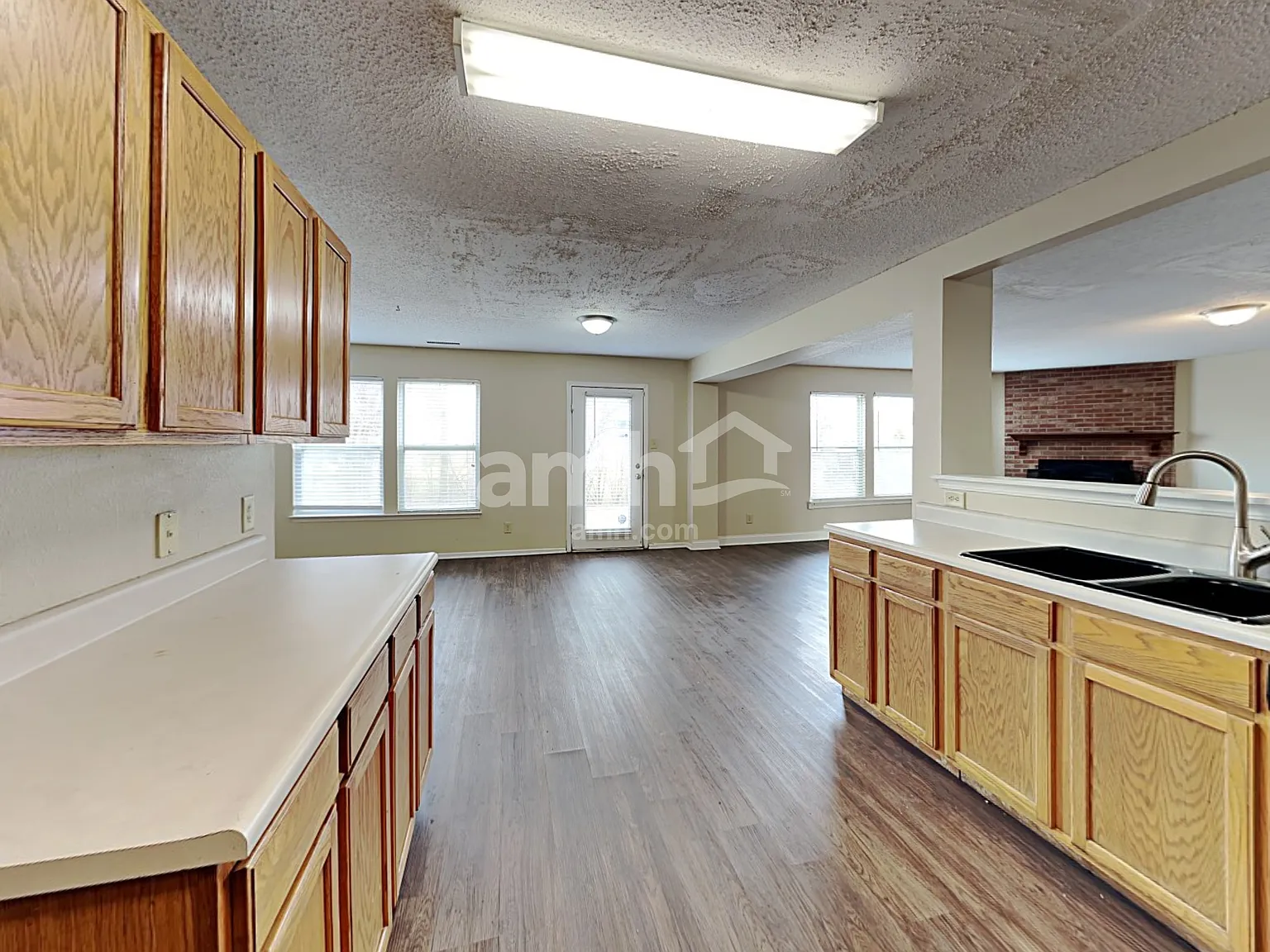 3 bed, 2.5 bath, 3036 sqft, $2,435 — Photo 4