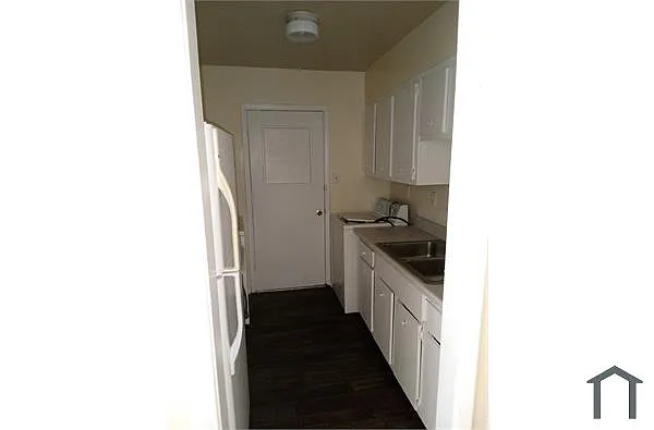 Building Photo - 2930 Elbert Dr #0