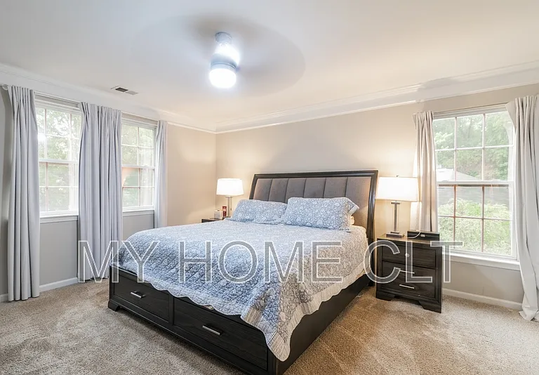 10029 Dauphine Dr — Photo 19