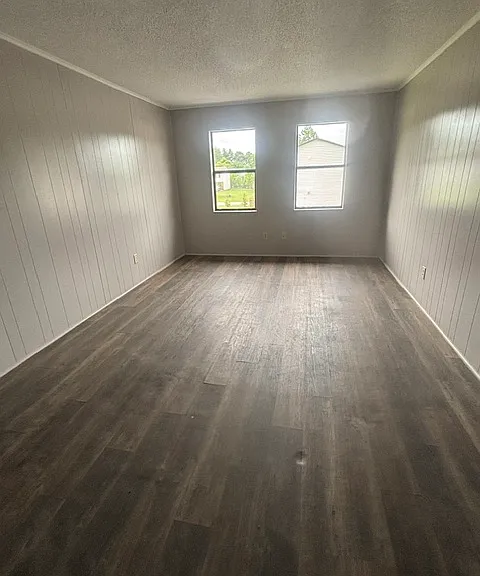 210 Shipman Rd — Photo 2