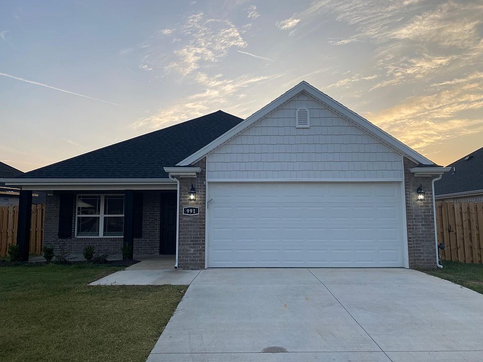 1st image of 991 Lakeview Dr #991