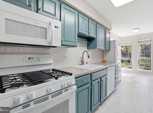 11228 Chestnut Grove Sq APT 132, Reston, VA 20190