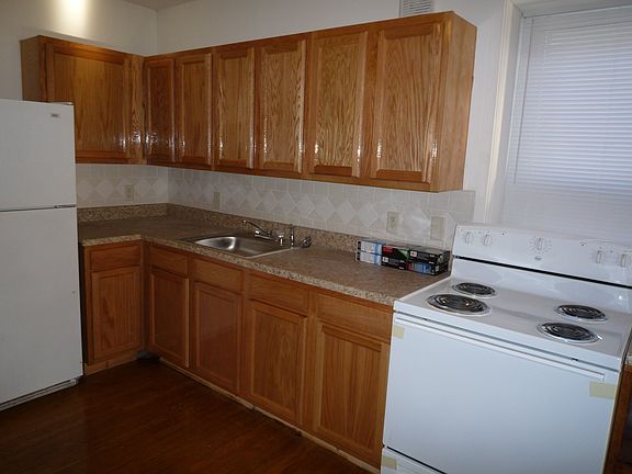 3rd image of 1209 W 4th St