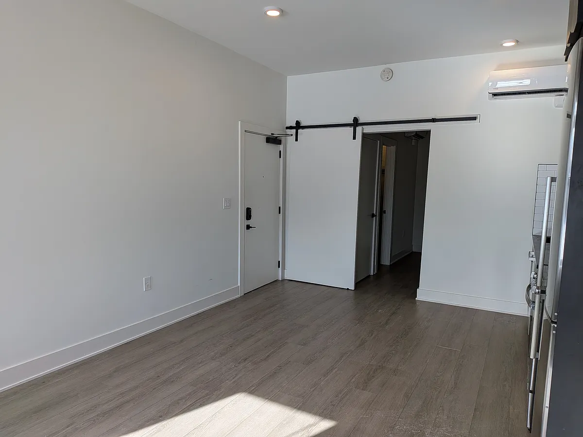 Building Photo - 1240 Oak St #7