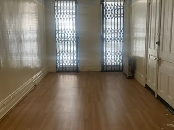 438 Jefferson Avenue image 7 of 12