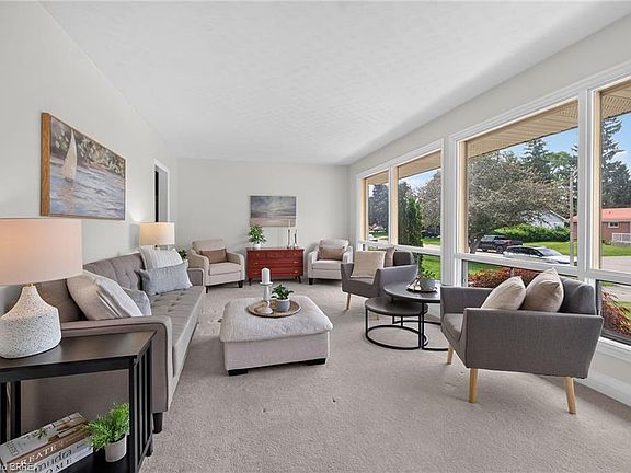 3rd image of 21 Brier Cres