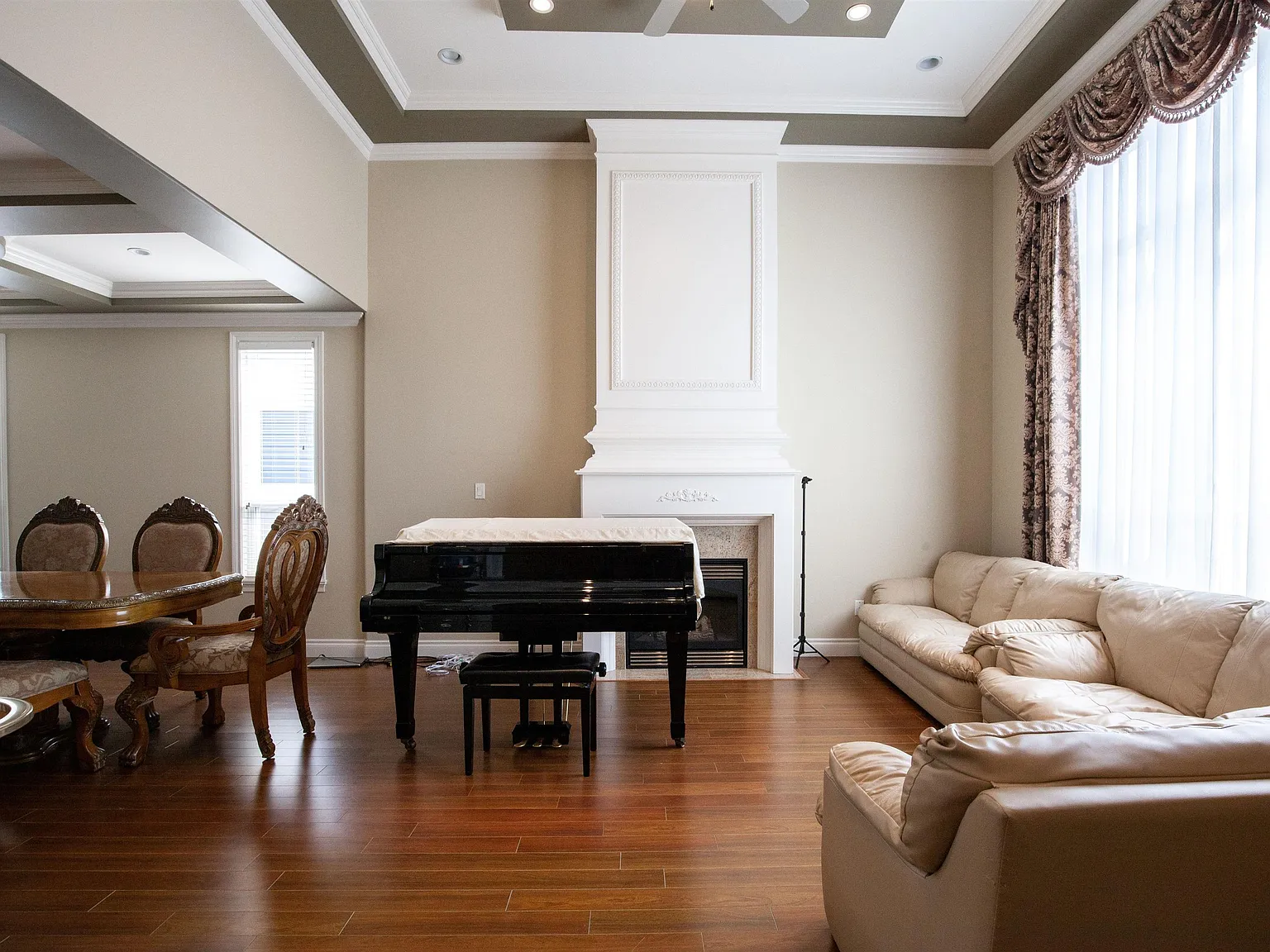 5 bed, 3500 sqft, $6,000 — Photo 2