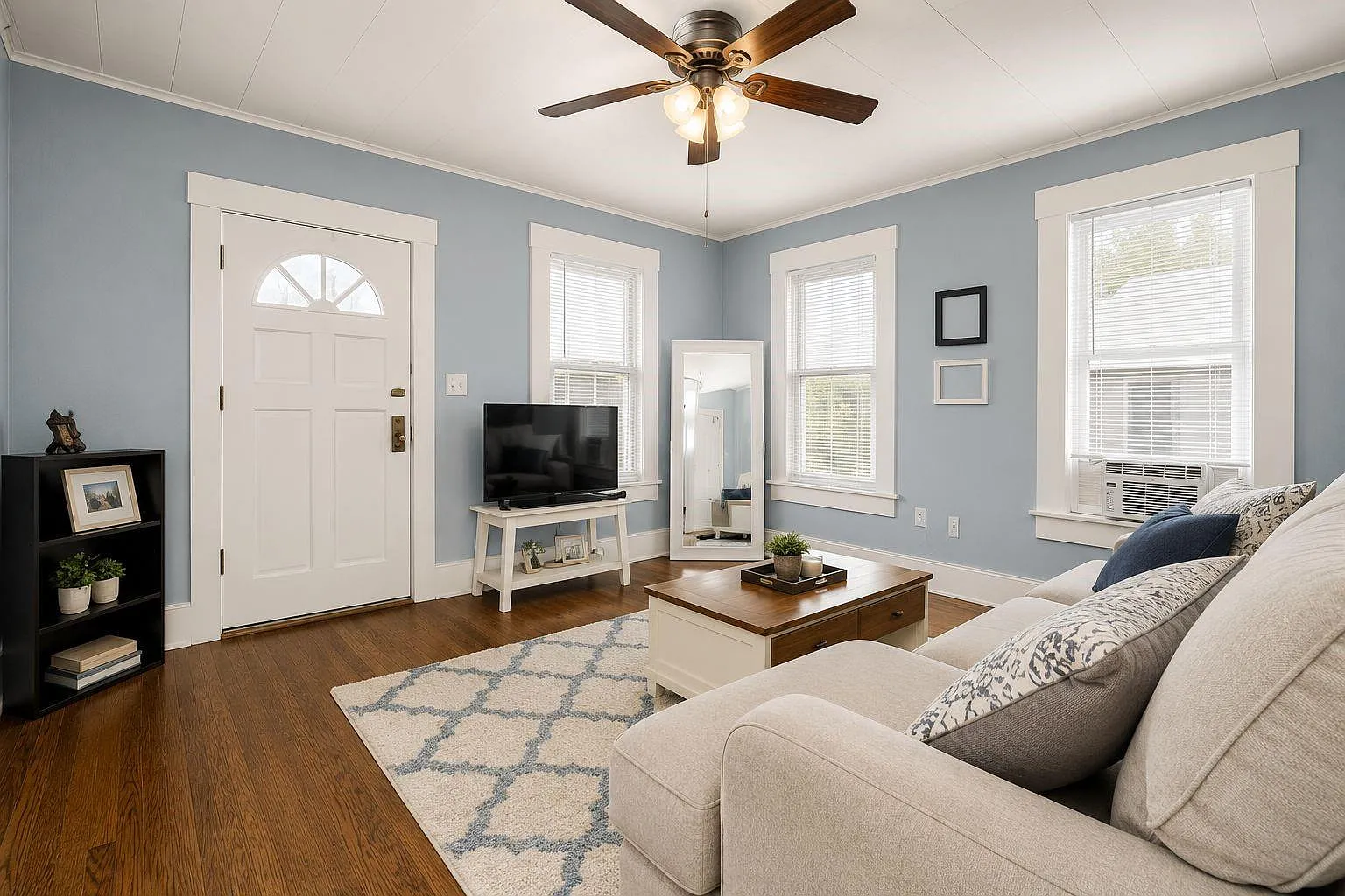 2 bed, 1.0 bath, 850 sqft, $1,600 — Photo 4