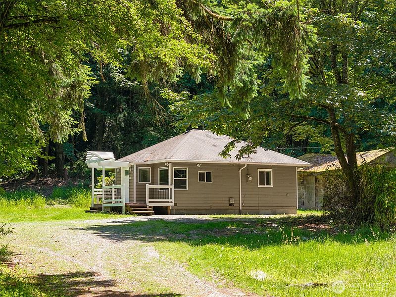 5th image of 2703 25th Street SW