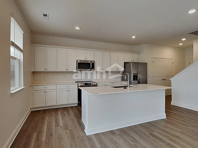 890 Heritage Blvd — Photo 3