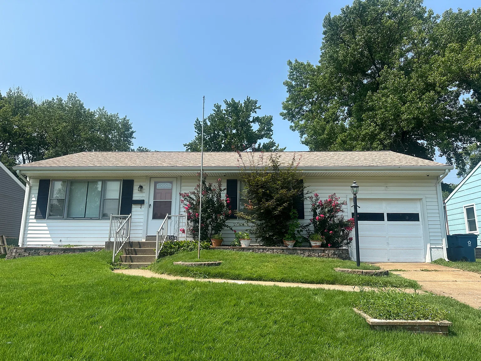 3 bed, 1.5 bath, 1592 sqft, $1,500 — Photo 2