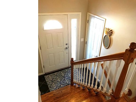2nd image of 2517 Hawthorne Ln