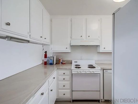 5th image of 220 B Ave