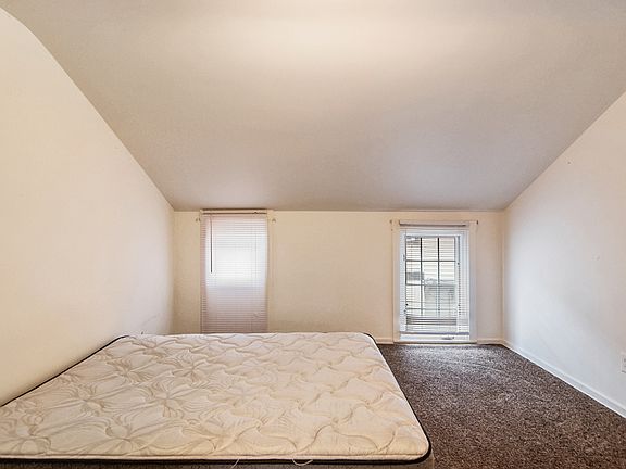 5th image of 426 S Division St APT 1
