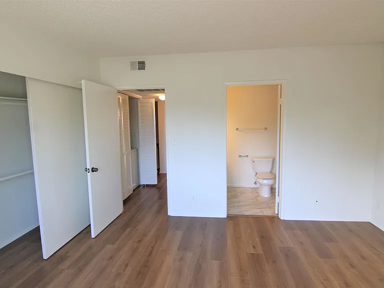 13552 Burbank Blvd #3 — Photo 16