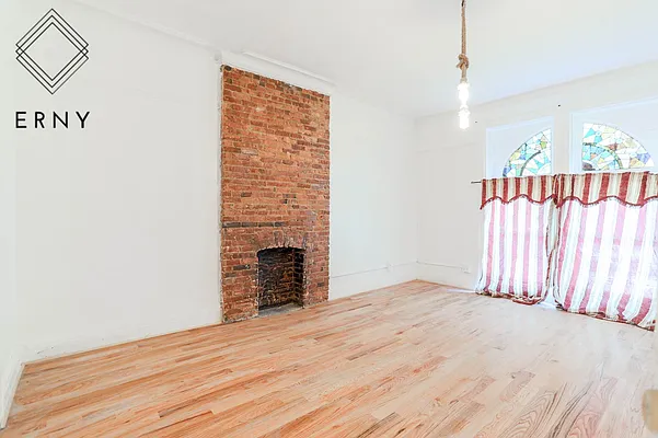 Rented by ERNY LLC | media 12