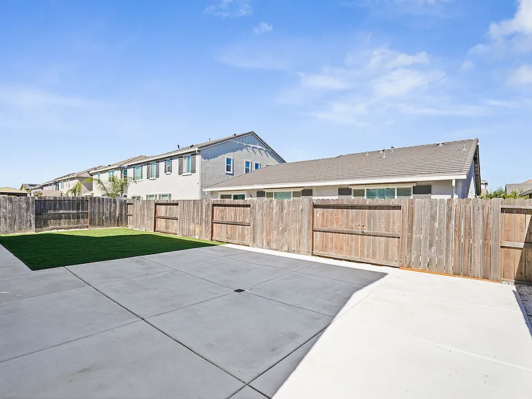 467 Yarrow Dr — Photo 35