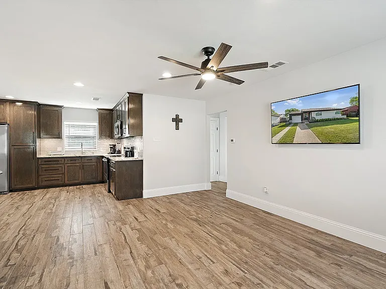 3308 Alaska Ave — Photo 9