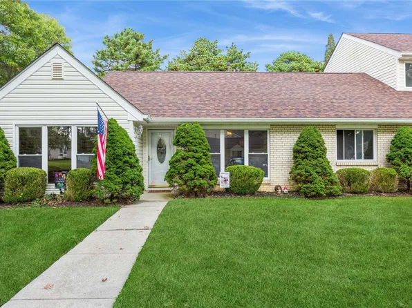 117 Dari Drive #117, Holbrook, NY 11741