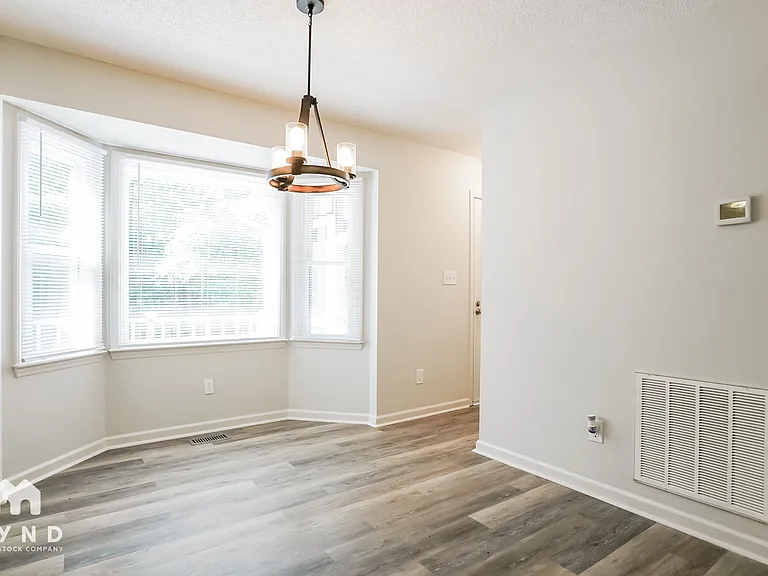 85 Richmond Dr — Photo 7