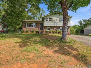 2814 Hilltop Ter NW, Huntsville, AL 35810