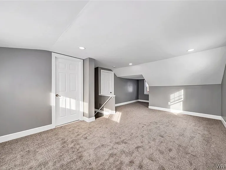 206 Wrexham Ct N — Photo 31