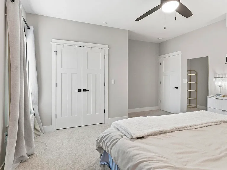 3912 Travers Cir — Photo 36