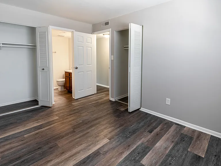 Pickwick Farms Apartments — Photo 20