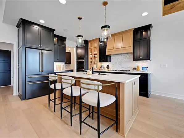 24991 W 98th Pl, Lenexa, KS 66227