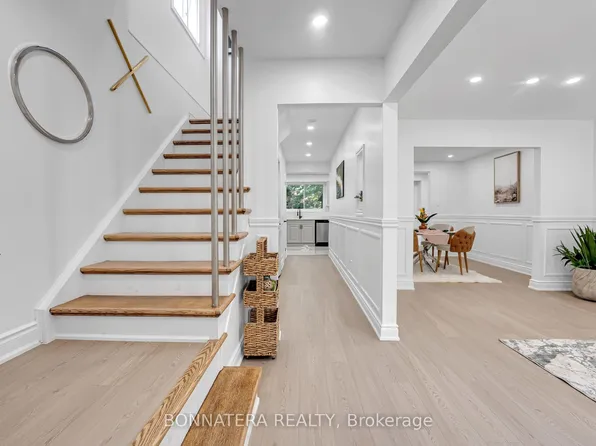 2322 Council Ring Rd, Mississauga, ON L5L 1C1