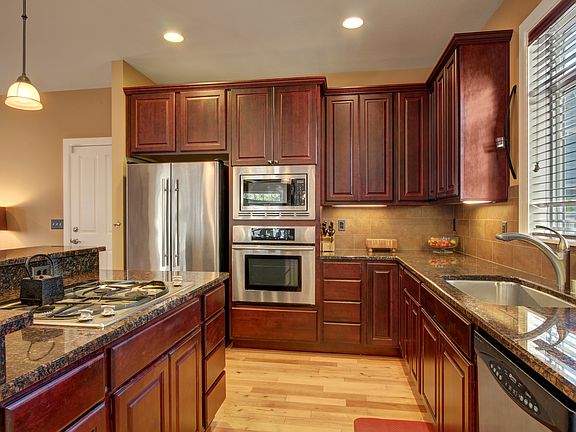 4th image of 1723 11th Ave NE