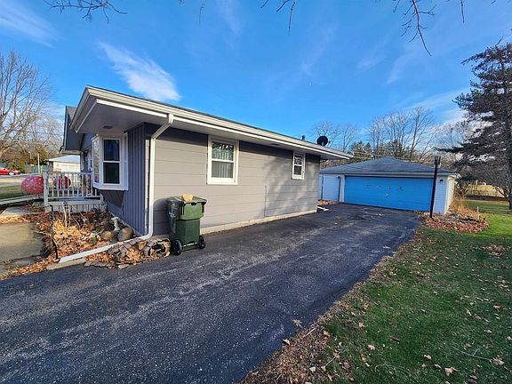 2nd image of 2497 Lorraine Ln