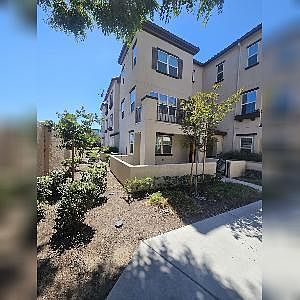 1st image of 1574 Pratt Pl