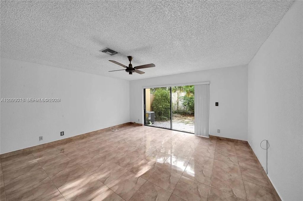 120 SE 12th Ave, photo 4