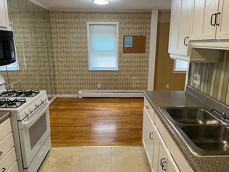 261 Regency Park Dr — Photo 6
