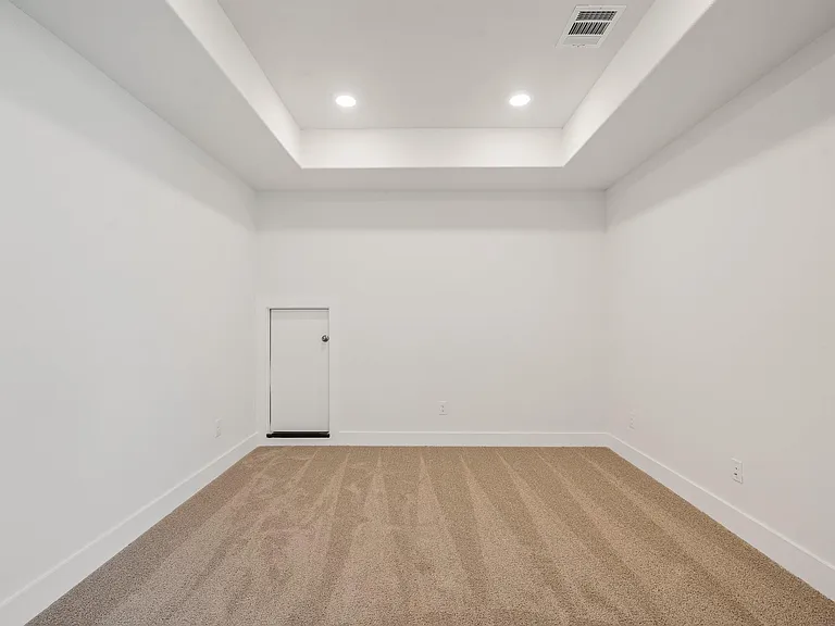 832 Sarasota Shore Dr — Photo 34