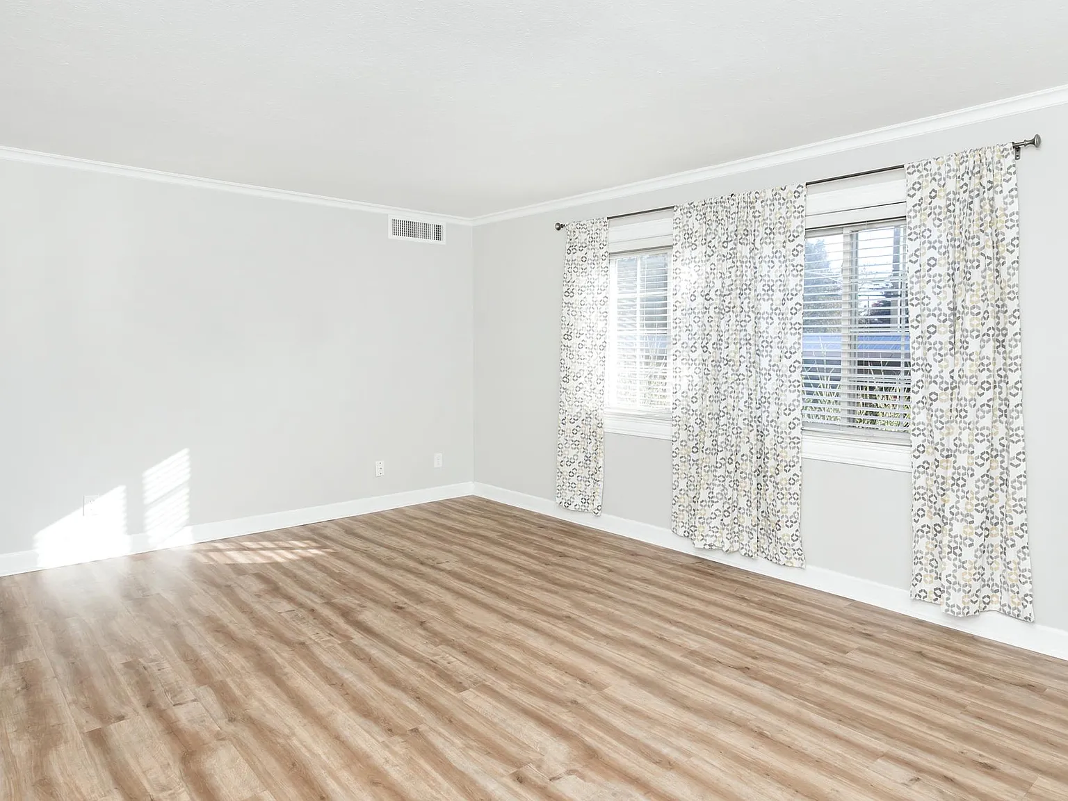 1 bed, 782 sqft, $1,300 — Photo 3