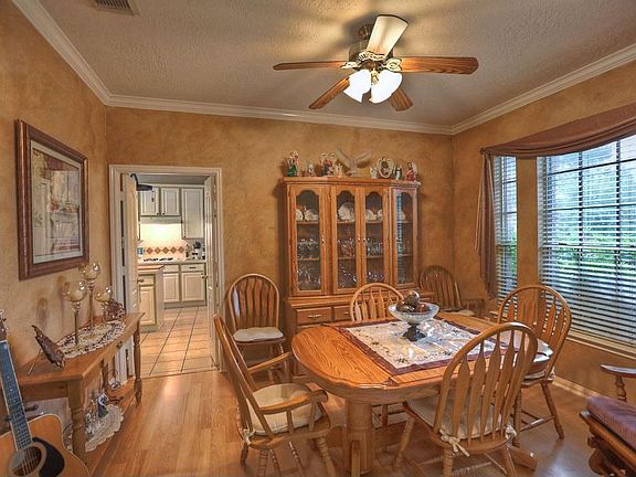 2nd image of 3810 Lake View Dr