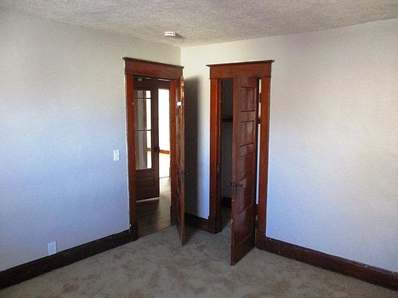 4th image of 807 W West Dr