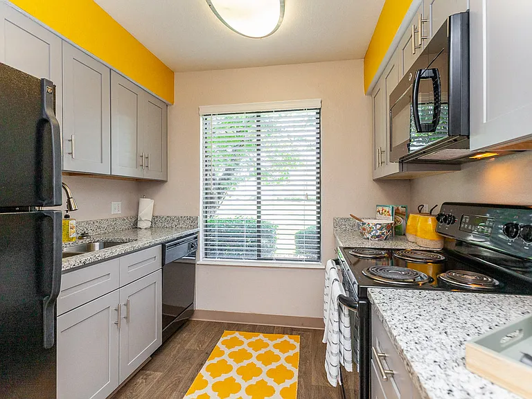 The Reserve At Barry Apartments — Photo 18