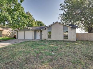 800 Hummingbird Ln, Mansfield, TX 76063