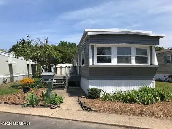 91 Locust Grove Grove, Hazlet, NJ 07730