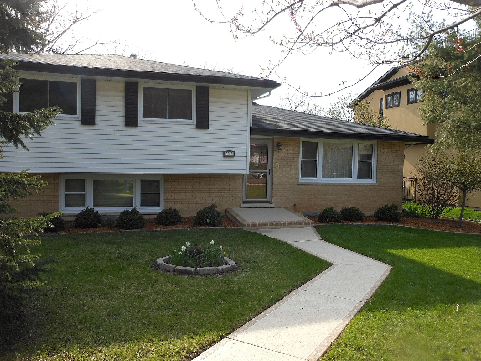 8916 Palisades Rd photo 1